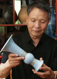 李廷怀
中国陶瓷设计艺术大师
