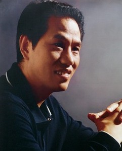 王希伟
中国玉雕大师、中国工艺美术大师、高级工艺美术师